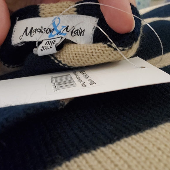 Sweater Poncho - Picture 5 of 6